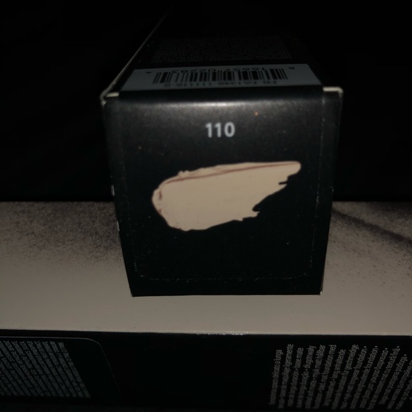 Fenty Pro Filt’r 110 Soft Matte Longwear Foundation - Picture 4 of 4